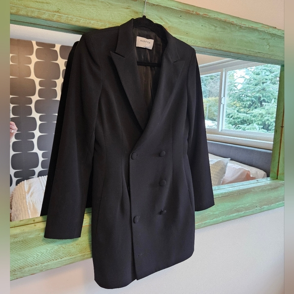 Babaton Dresses & Skirts - Babaton / Aritzia blazer dress